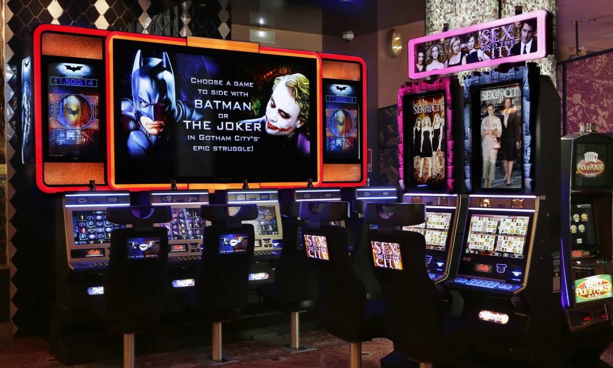 Casino Gran Madrid_Grid_Tecnologia en casino con pantallas y maquinas de juego