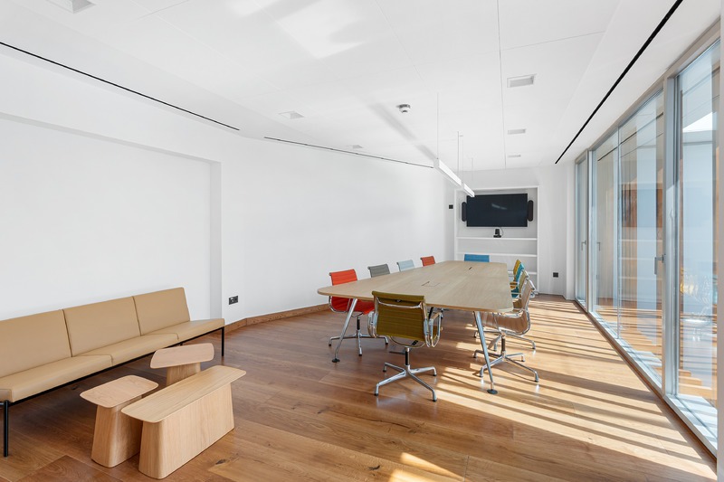 Reny Picot_Galería_Equipamiento de oficina con mobiliario