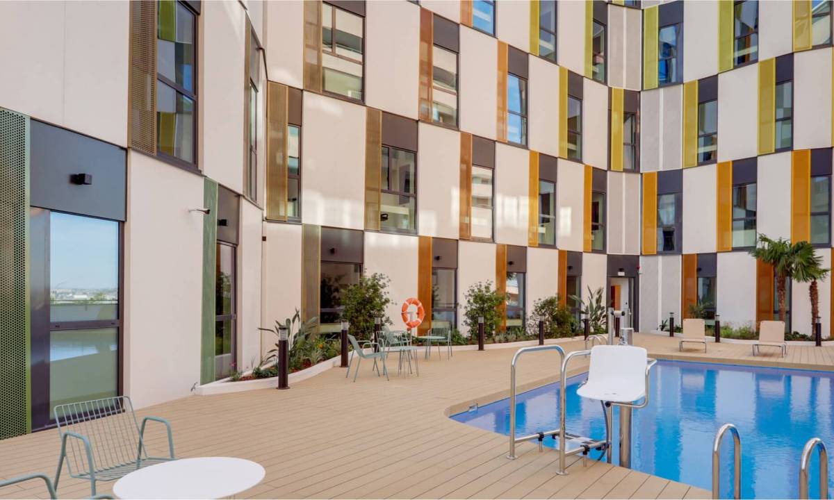 Residencia Syllabus Alboraya_Grid_exterior con piscina, áreas comunes