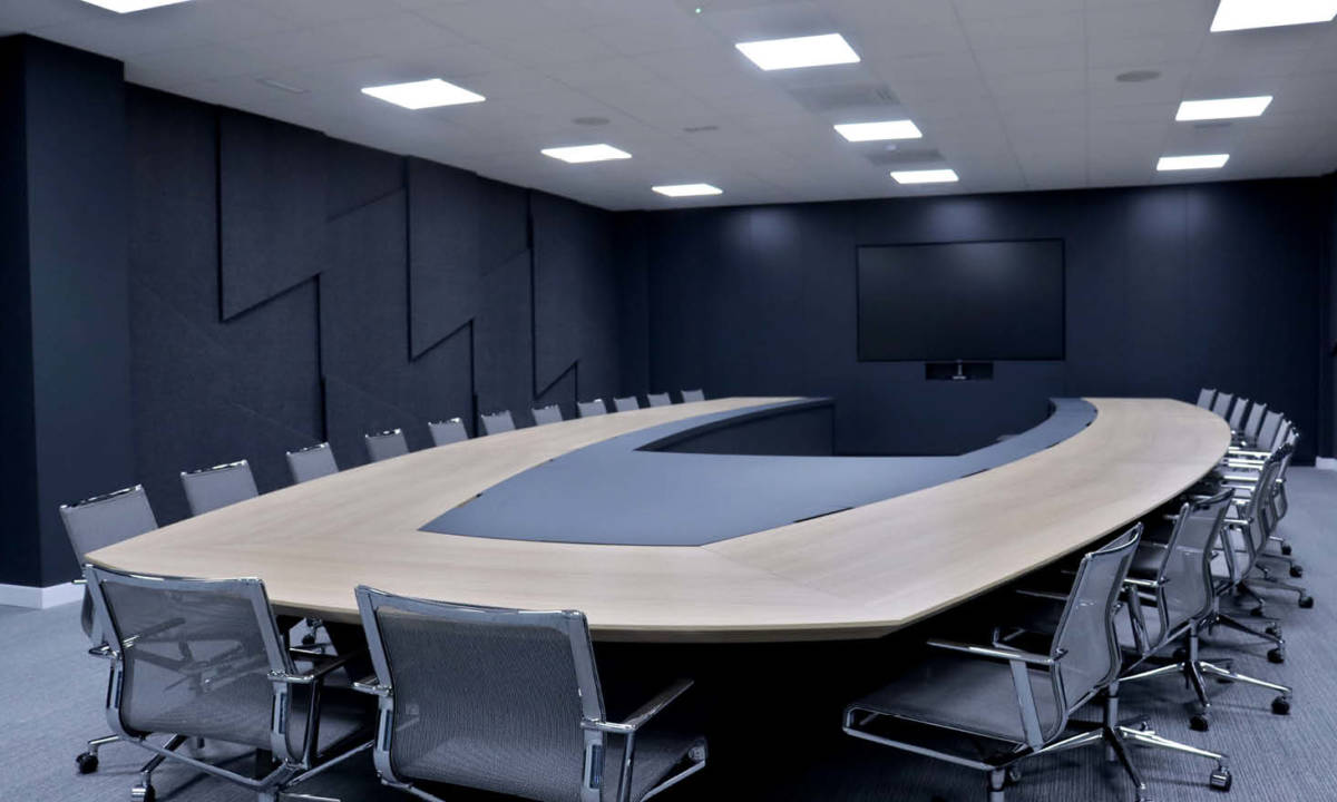 Data House en Denodo, una sala de reuniones dotada con alta tecnología diseñada por Sutega