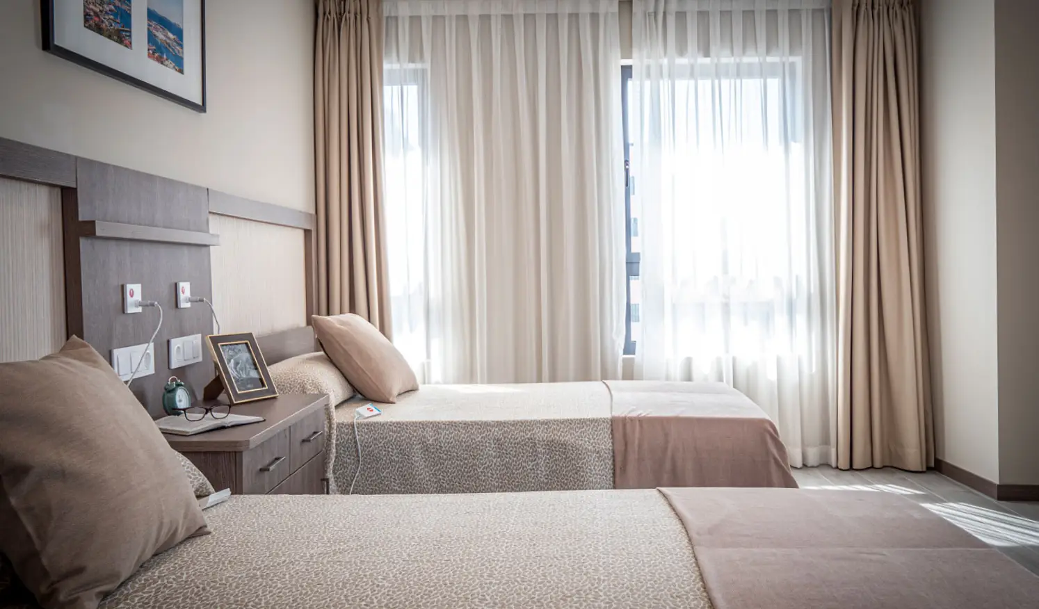 camas en habitación doble de residencia en Vigo