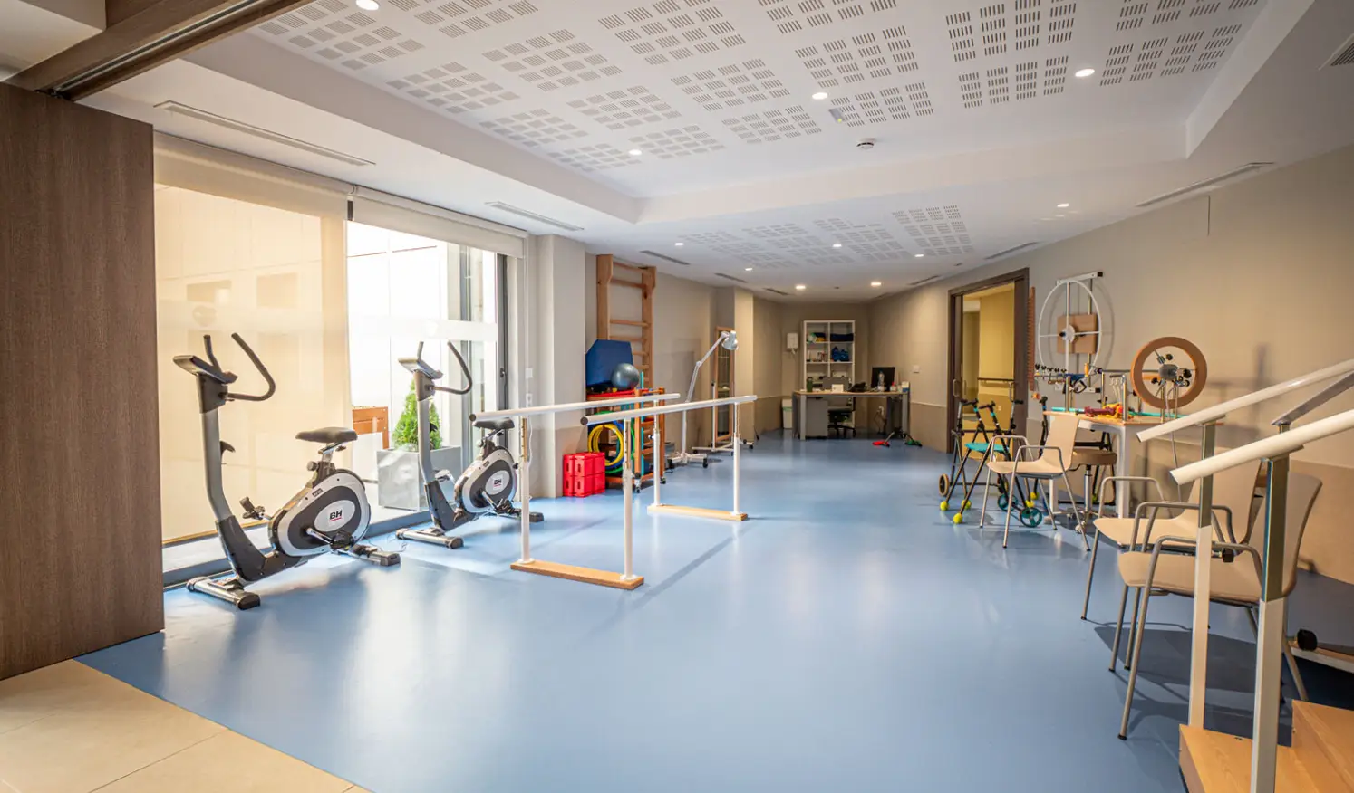 equipamiento y sala de ejercicios en residencia