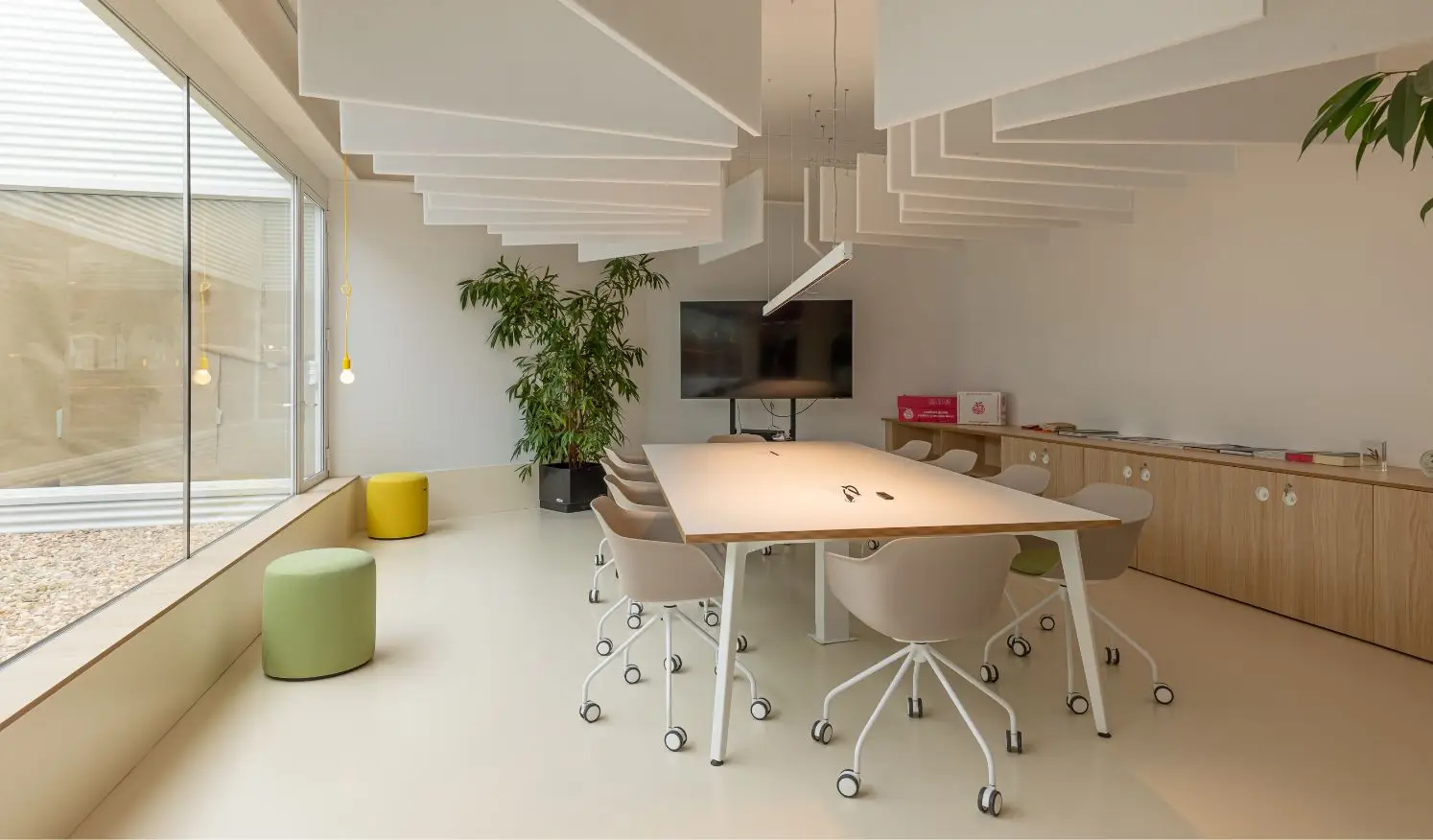 Sala de reuniones con mobiliario modular