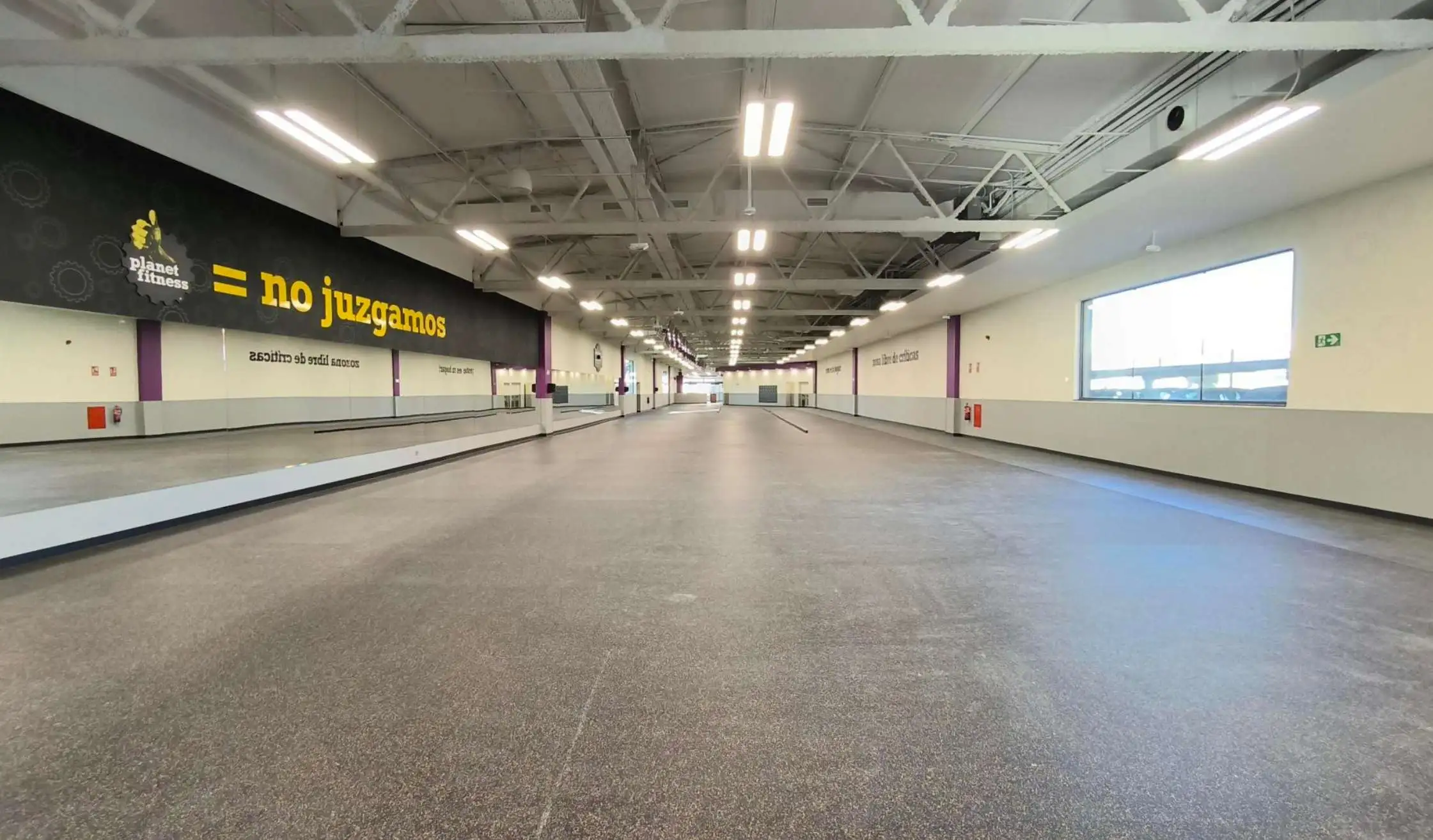 Obra y construcción de proyecto de gimnasio