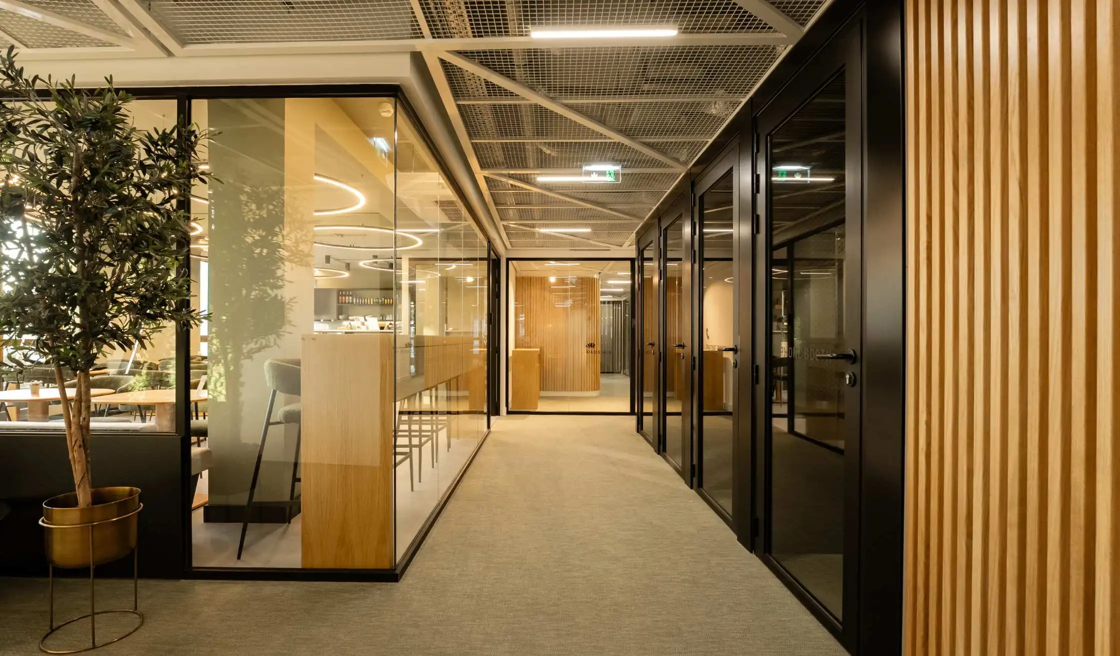 Proyecto de obra en Oporto para Coworking con carpintería a medida