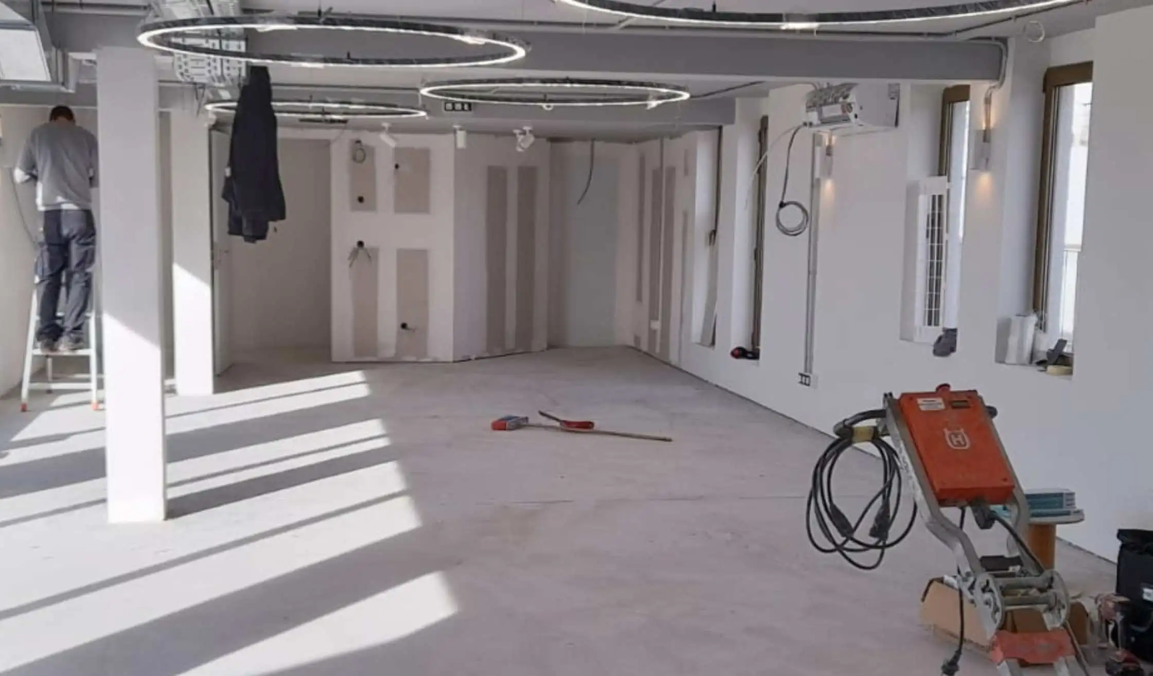 Tabiquería en pladur en proyecto de construcción de oficina compartida