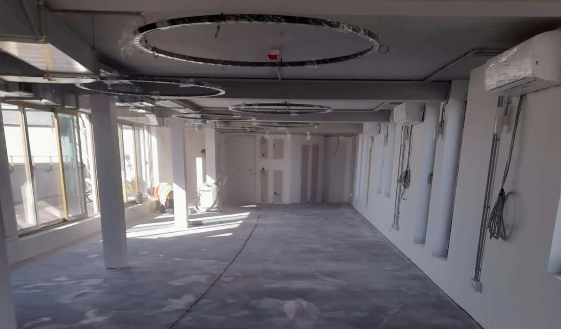 Trabajos de ejecución de obra en inmueble de oficinas