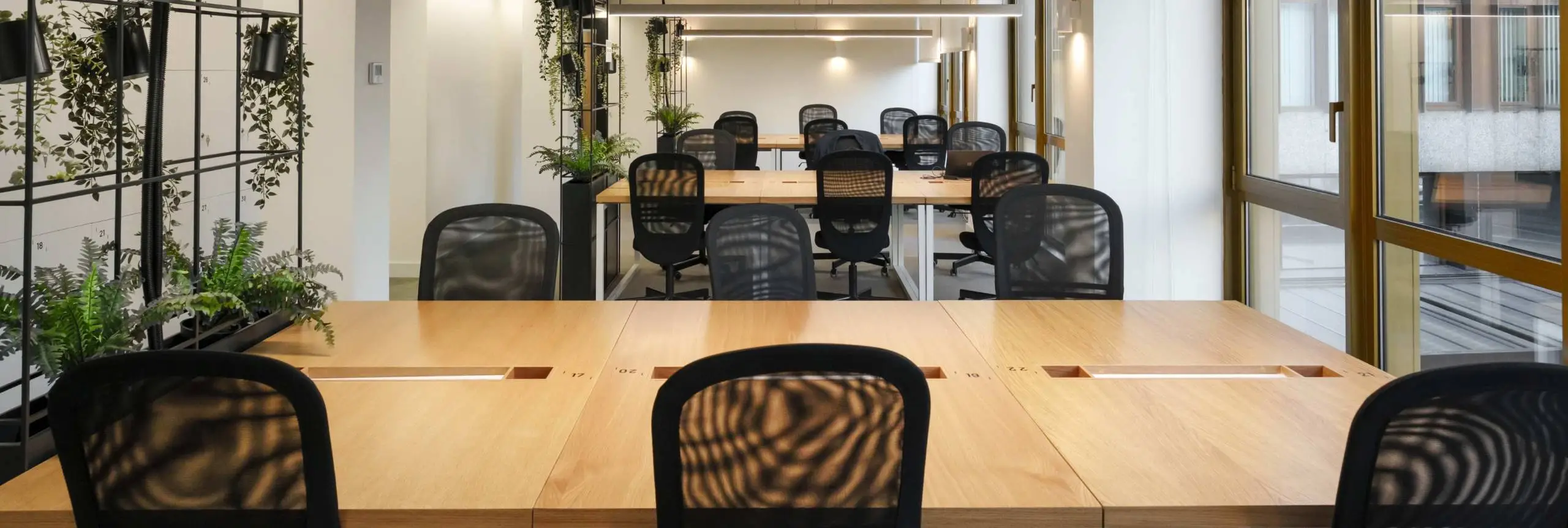 Espacio colaborativo de trabajo con mobiliario a medida