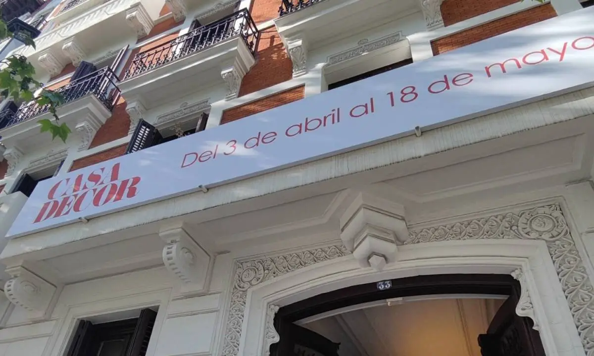 Puerta de entrada a la exposición de Casa Decor 2025