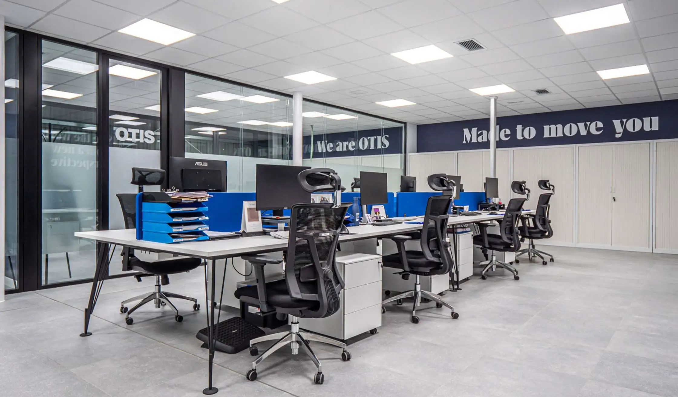 Zona de trabajo open space en oficina en Valladolid