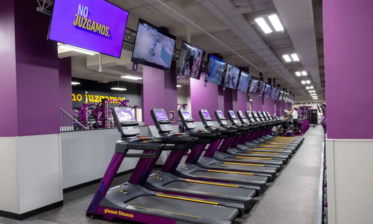 Gran espacio deportivo tras transformación mediante proyecto de obra en Madrid