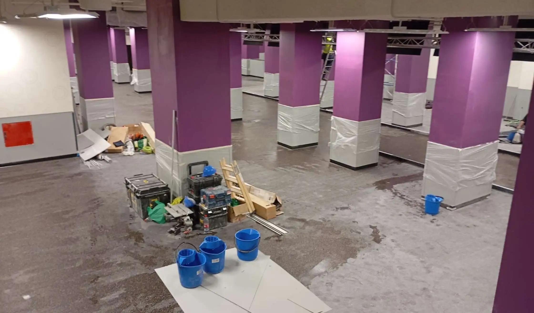 Acabados y pintura para proyecto de reforma de gimnasio
