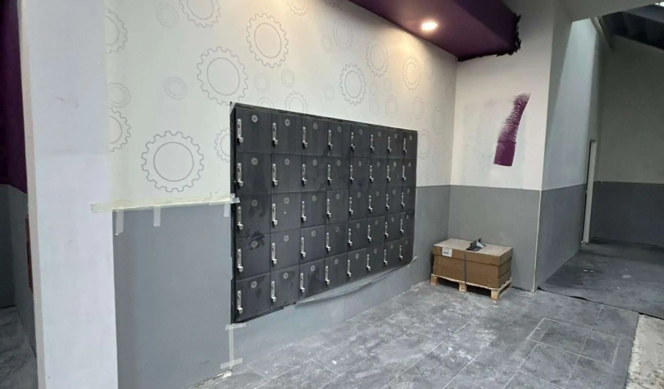 Actuaciones de obra e instalación de taquillas para gimnasio en Madrid