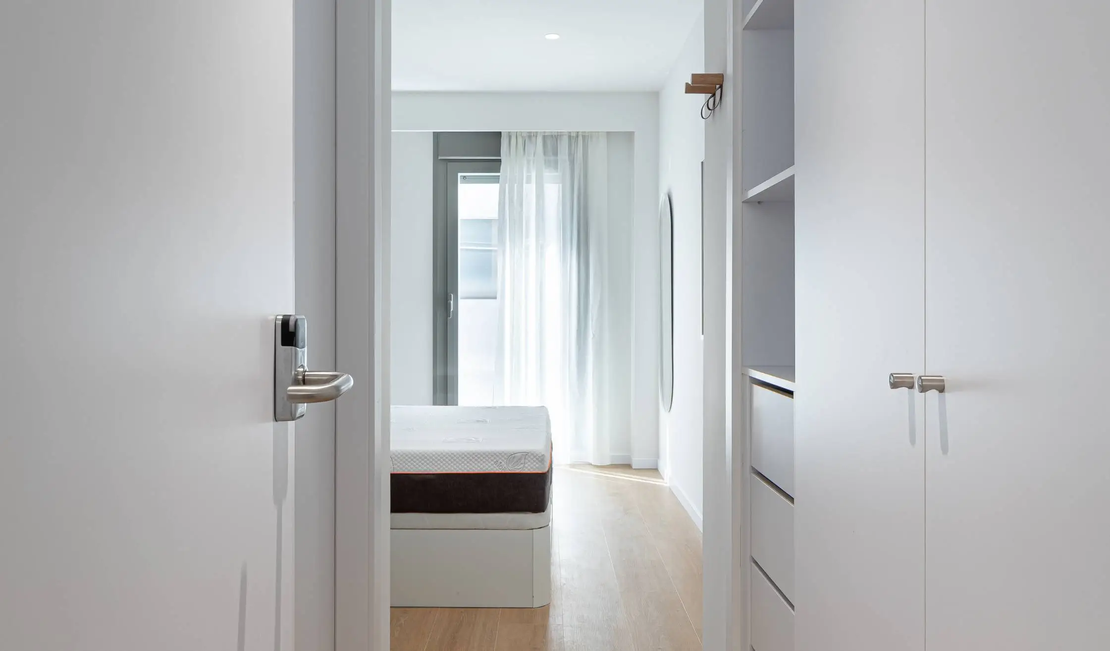 Acceso a dormitorio individual de inmueble Flex Living