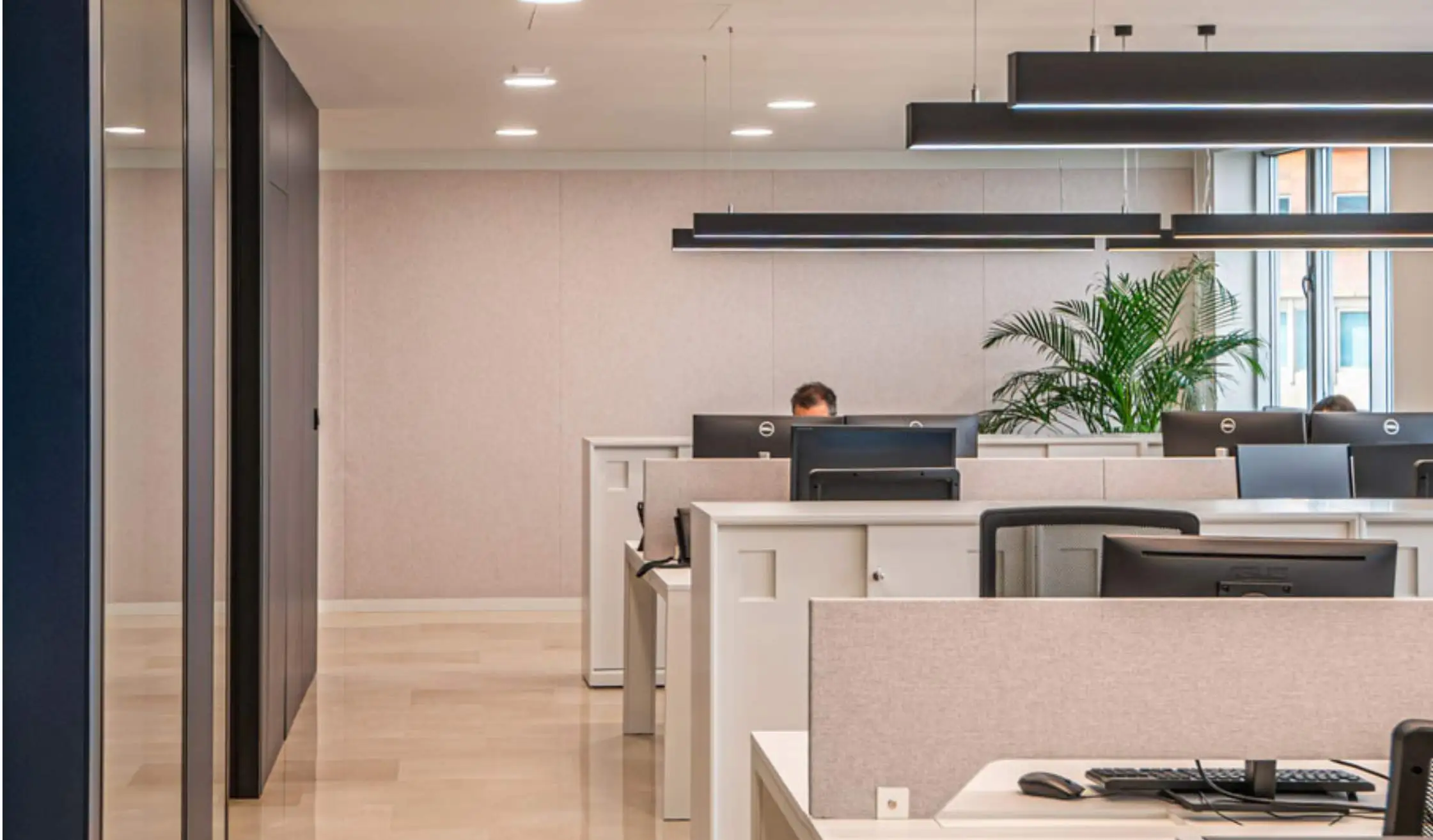 Open space en oficina Design&Build en Vigo
