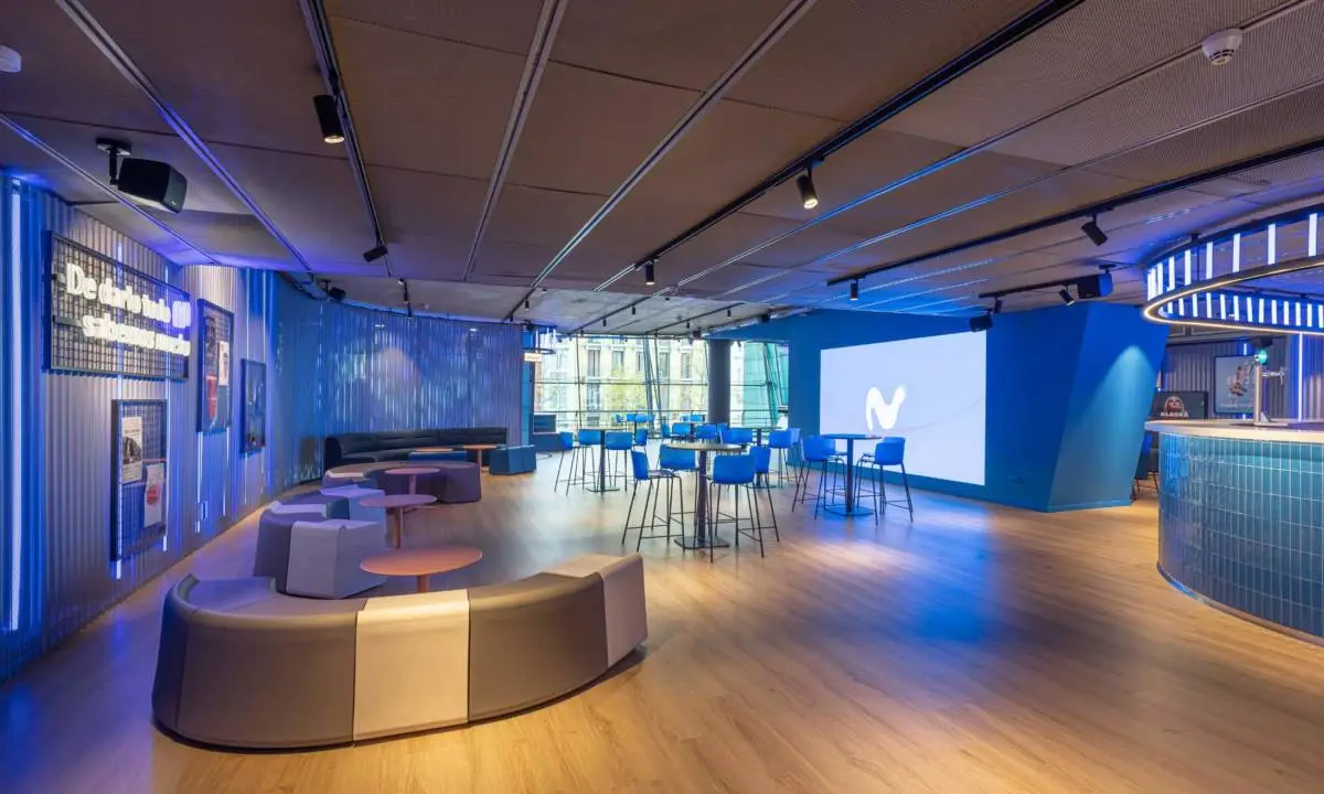 Equipamiento de zonas comunes de recinto de conciertos en Madrid